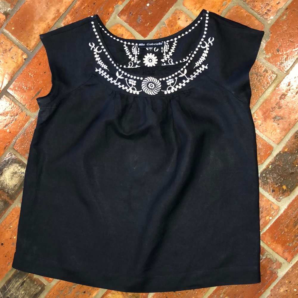 Mlle Gabrielle Ramie blend black pull over with white embroidery top szL